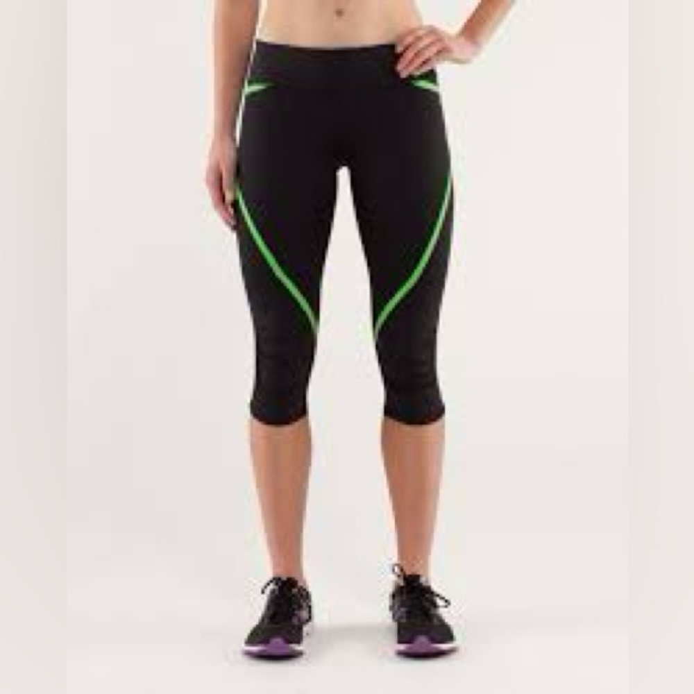 Lululemon Run: Pace Crop
Black / Ocean Stripe Frond / Frond